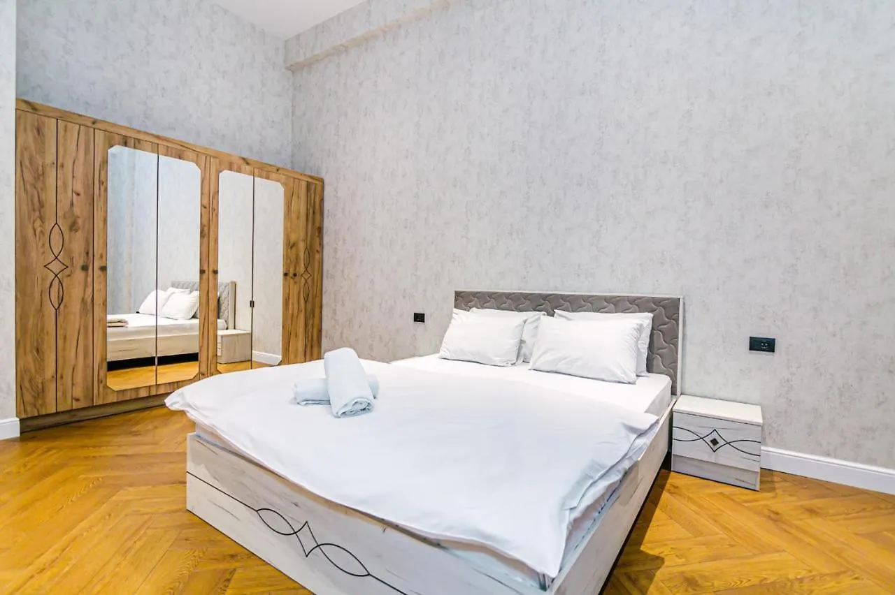 Street Nizami - 4 Bedrooms Baku 0*,  Azerbaijan