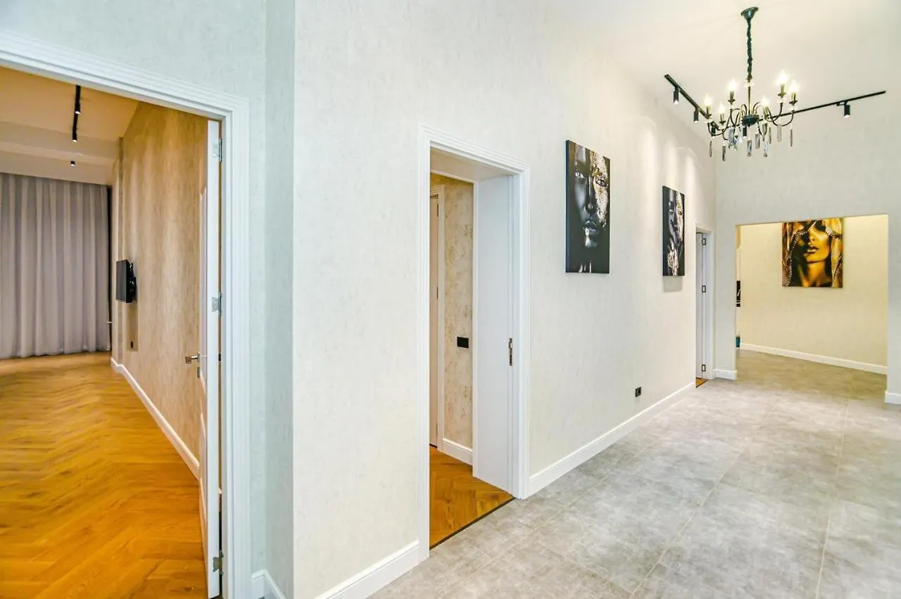 Street Nizami - 4 Bedrooms Baku