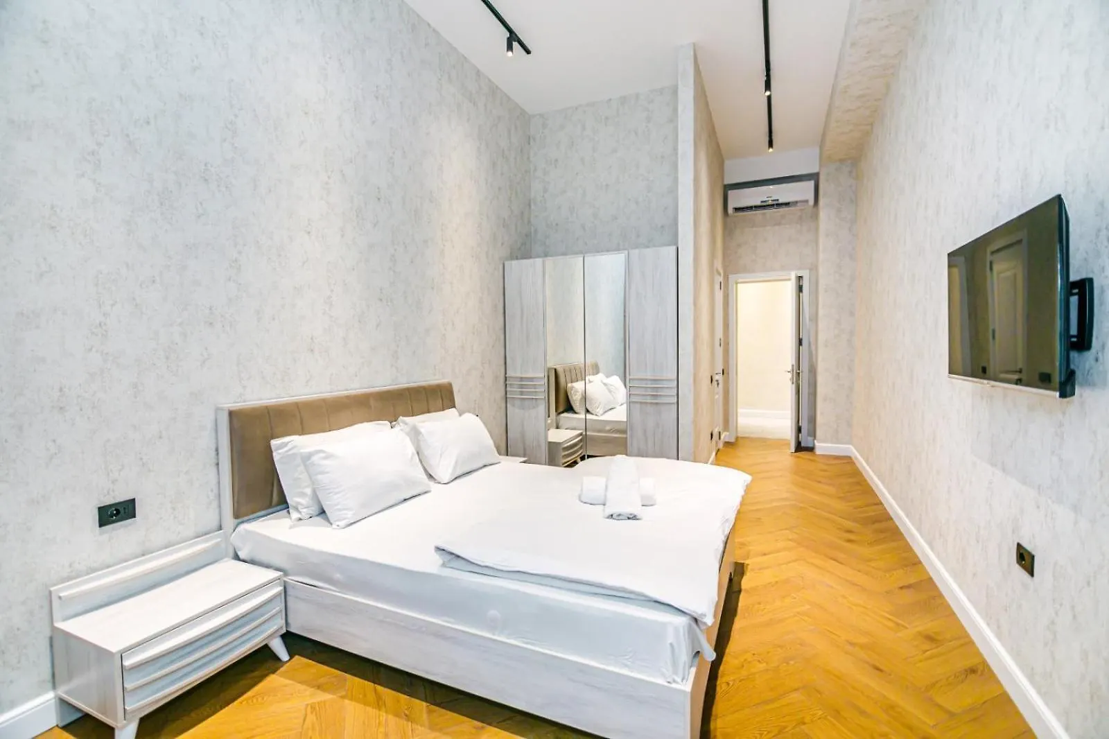 Street Nizami - 4 Bedrooms Baku