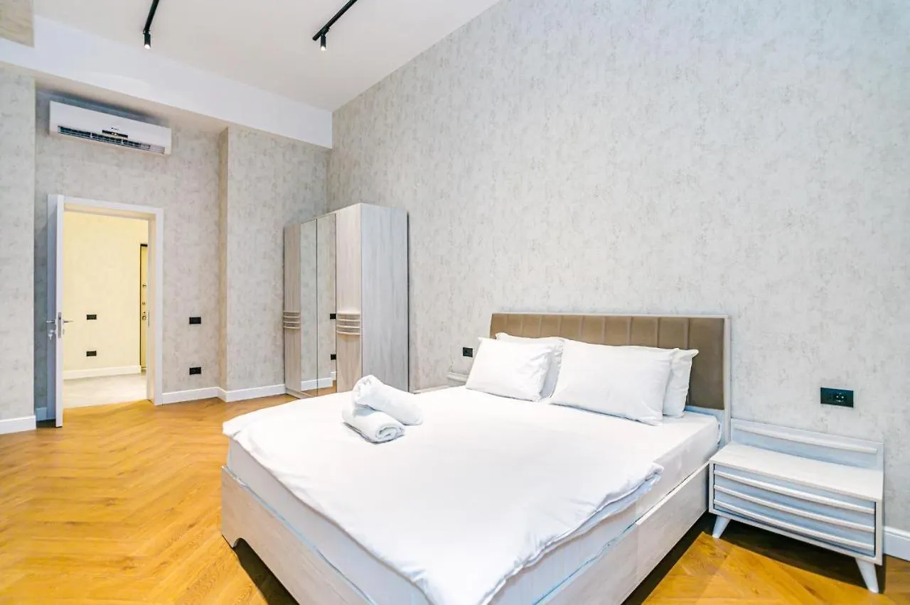 Street Nizami - 4 Bedrooms Baku 0*,